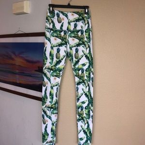 LOVE FITNESS leggings.